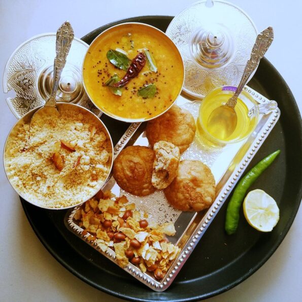 https://www.pontalo.net - Rajasthani Dal Baaple Churma Recipe