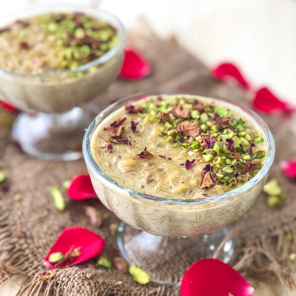 https://www.pontalo.net - Gulkand Seviyan Kheer Recipe