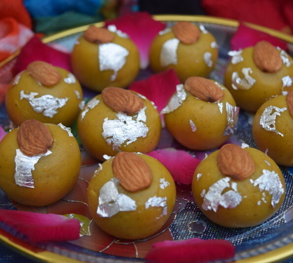 https://www.pontalo.net - ठंडाई लड्डू रेसिपी - Thandai Ladoo (Recipe In Hindi)